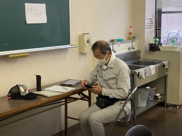 �Ƒ����P���T�|�[�g�Z���^�[�ɉƑ��s���s���̘A��